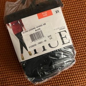 HUE Black Leggings